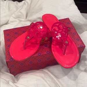 hot pink tory burch flip flops